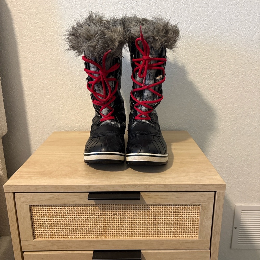 Sorel Faux Fur Trim Winter Boots with Red Laces